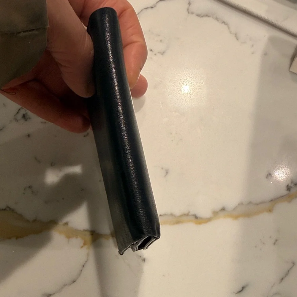 DKNY Classic Black Card Holder